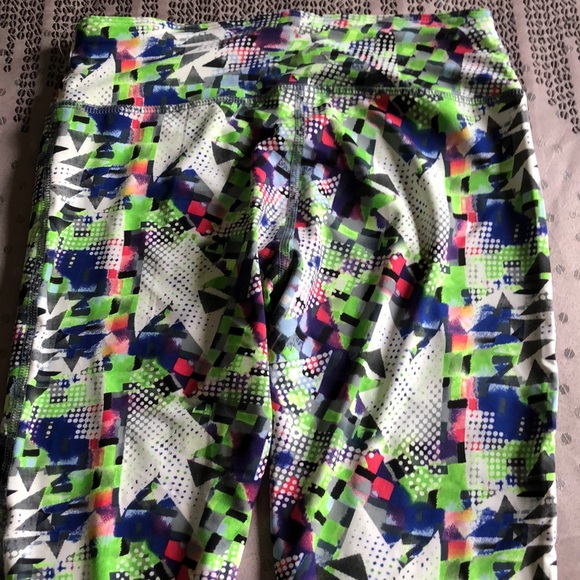NWOT-Active Club White Multicolor Mesh Inset Tight - Picture 7 of 7